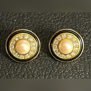 Vintage faux pearl rhinestone enamel gold tone clip earrings